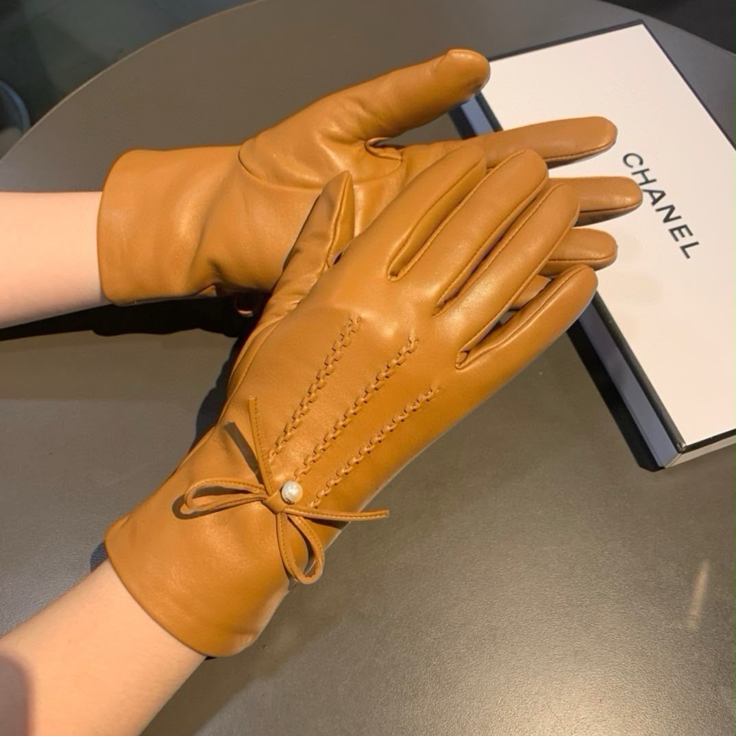 CHANEL Bow Stitch Gloves