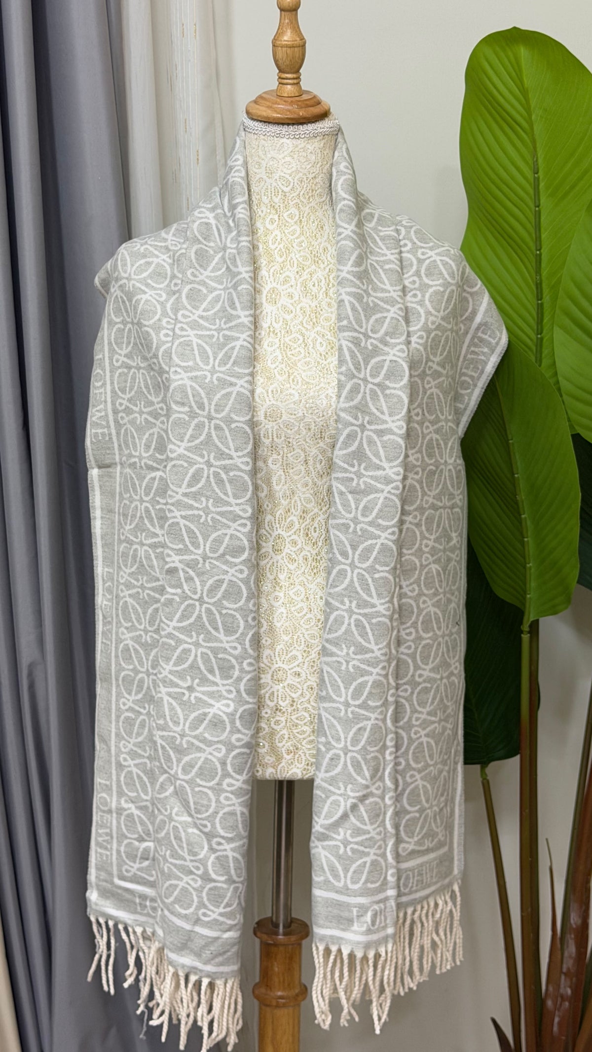 LOEWE Outline Anagram Shawl