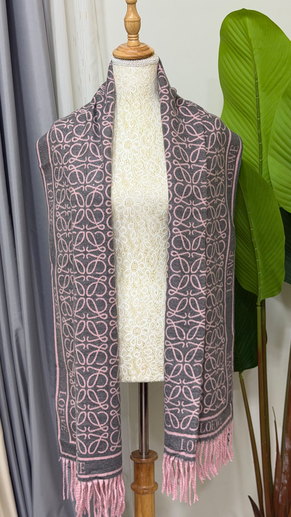 LOEWE Outline Anagram Shawl