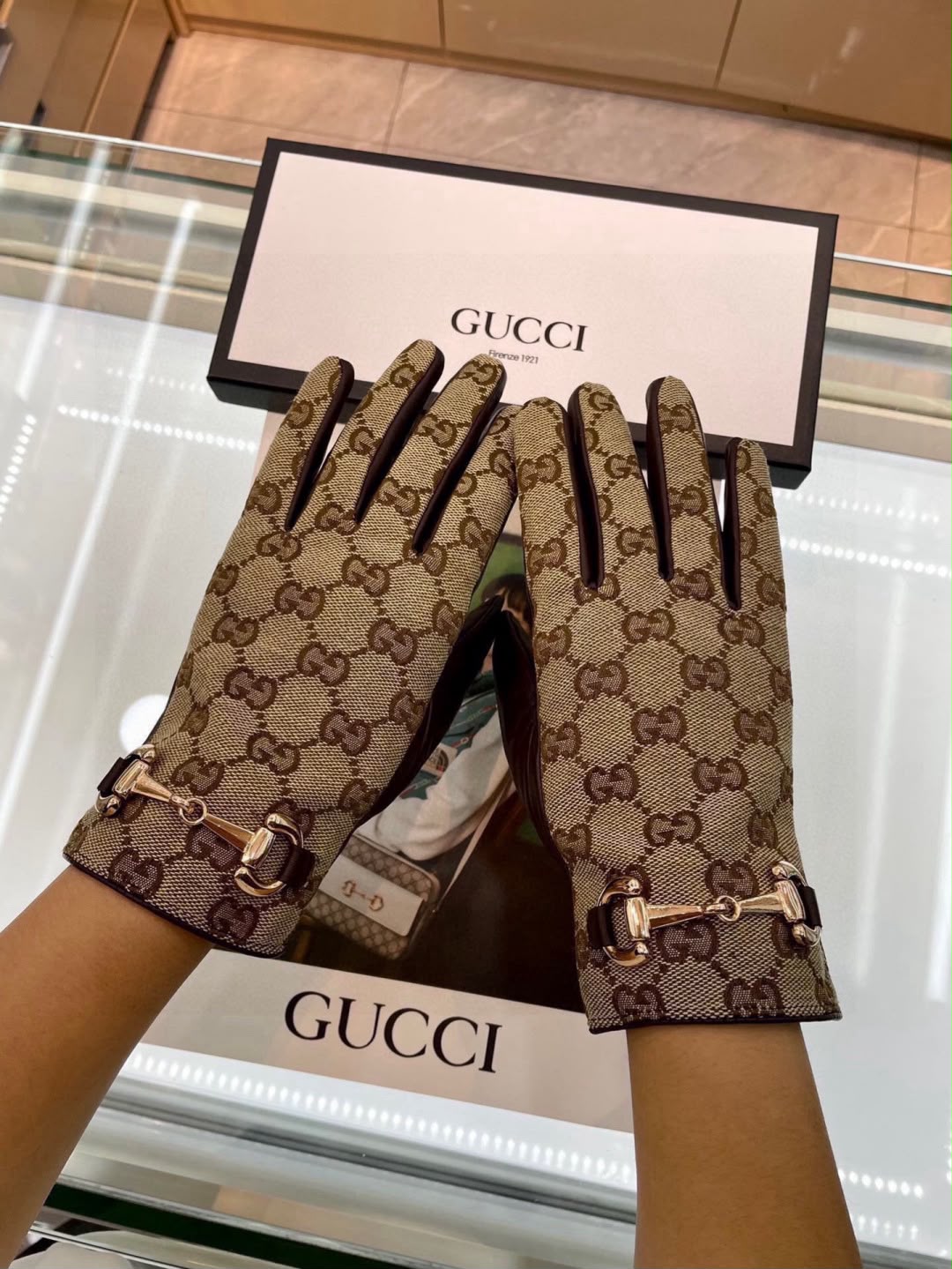 Gucci GG Hardware Gloves