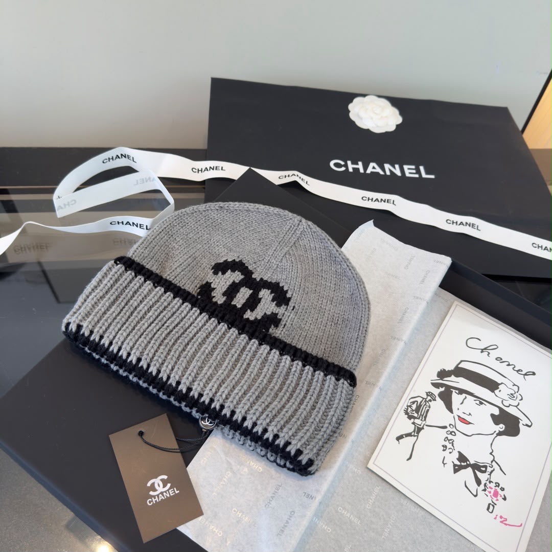 CHANEL Contrast Logo Beanie