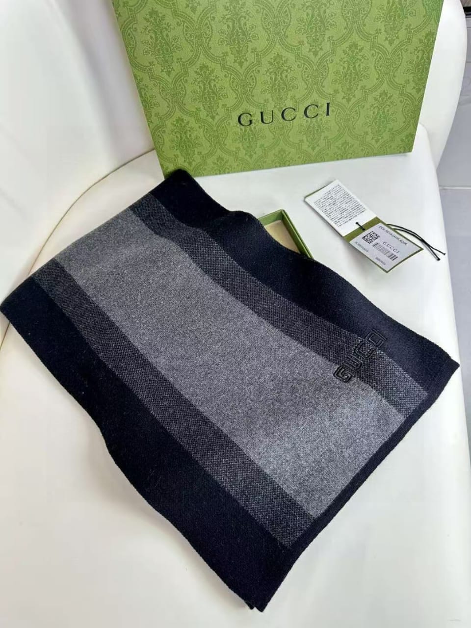 Gucci Contrast Stripe Logo Scarf