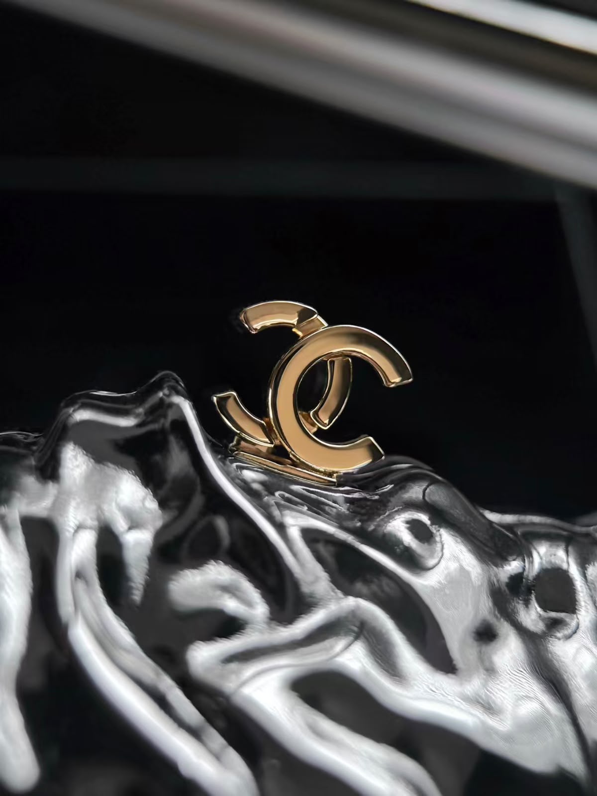 CHANEL Silver Shell Chain Bag