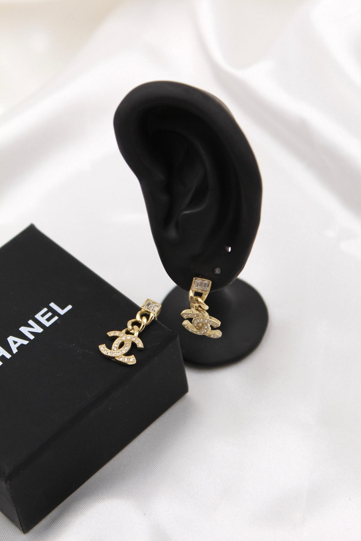 CHANEL – Gold CC Chain Drop Earrings