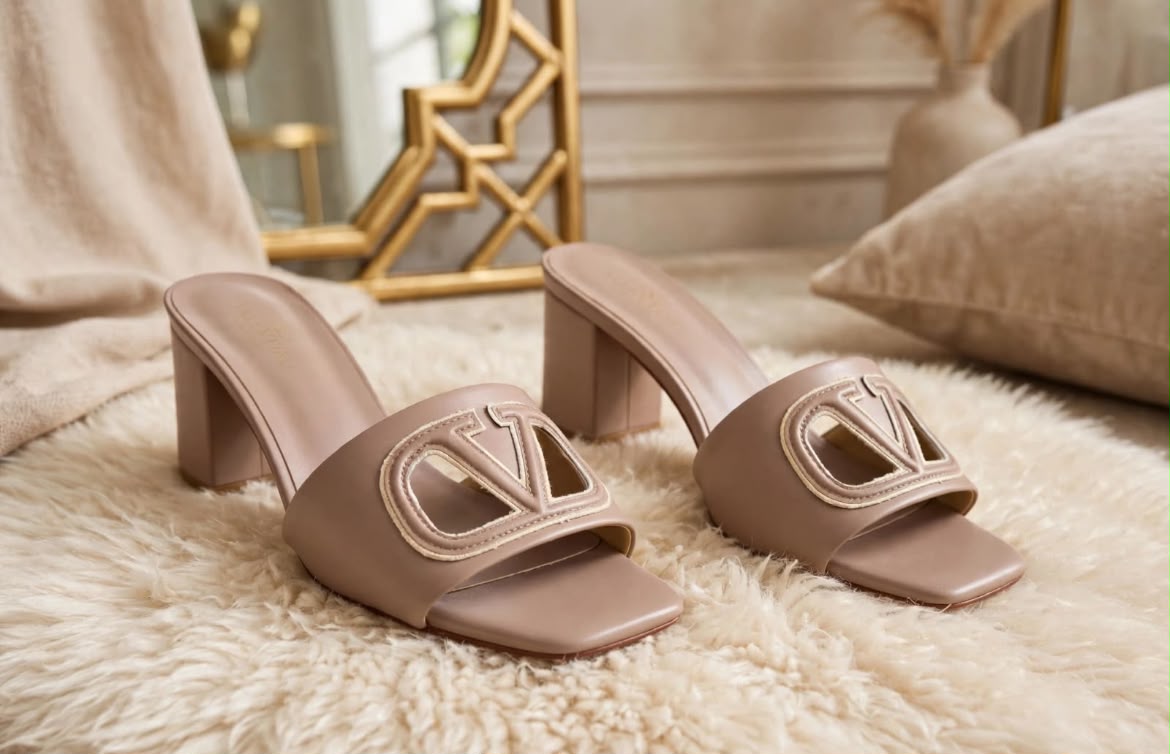 Valentino Garavani VLogo