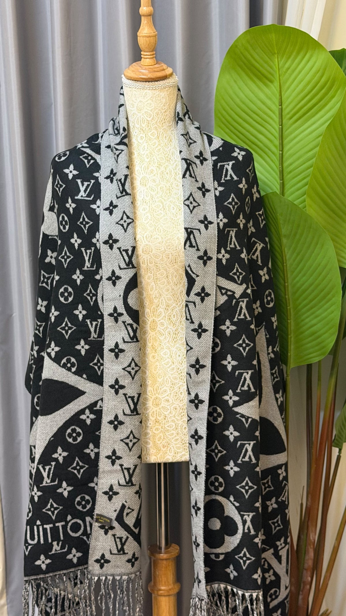 LV Mixed Scale Monogram Fringed Shawl