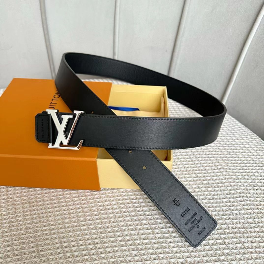 Louis Vuitton LV Initiales