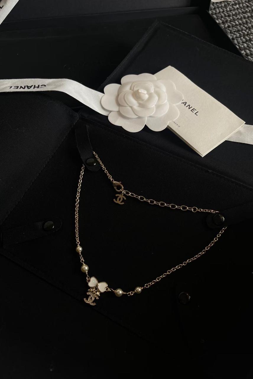 Chanel White Bow Pearl Necklace