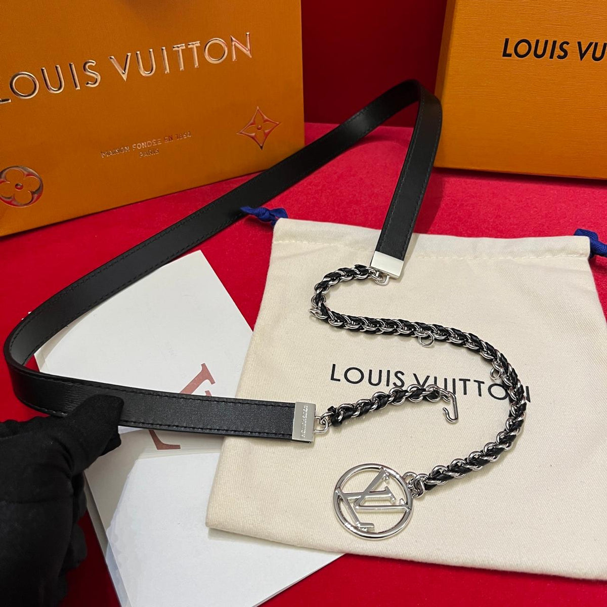 LOUIS VUITTON — LV Circle Chain Belt
