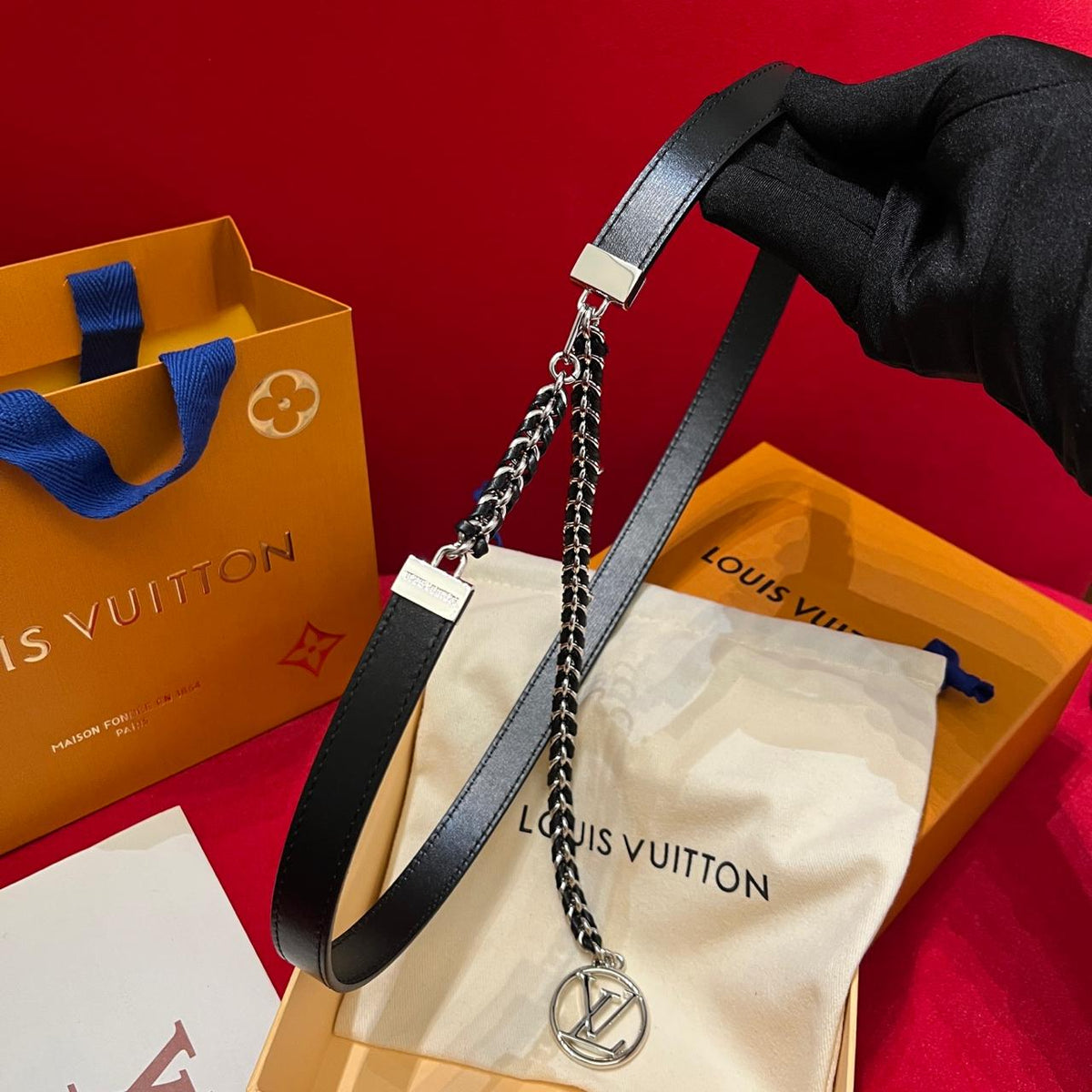 LOUIS VUITTON — LV Circle Chain Belt