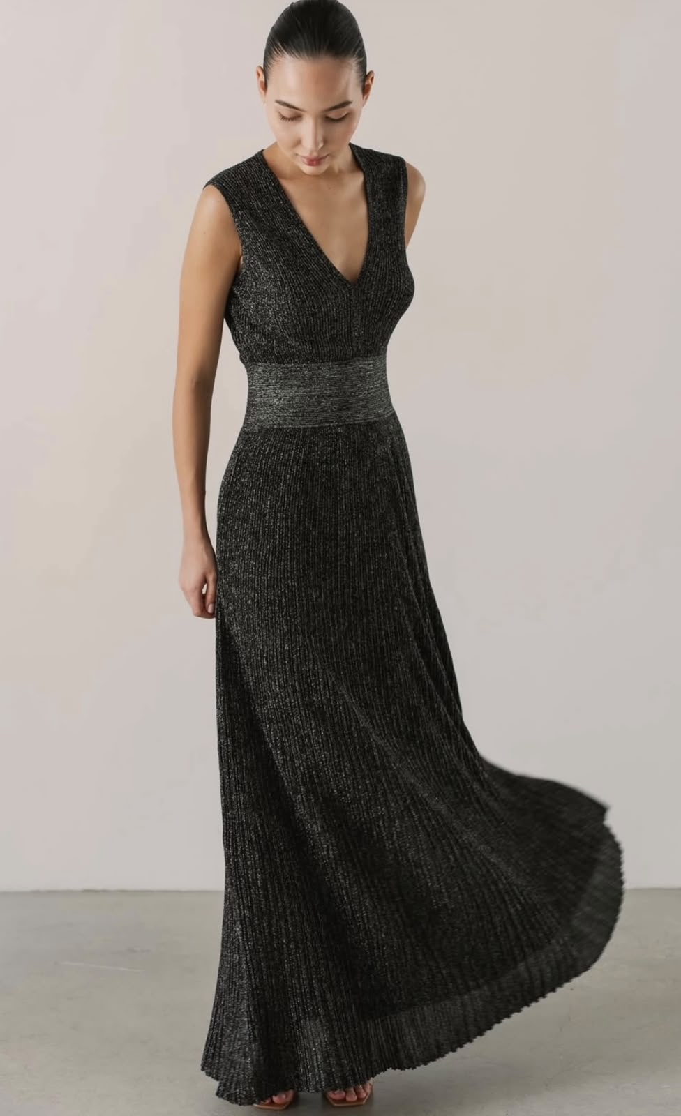 Alaïa Knit V-Neck Maxi Dress)