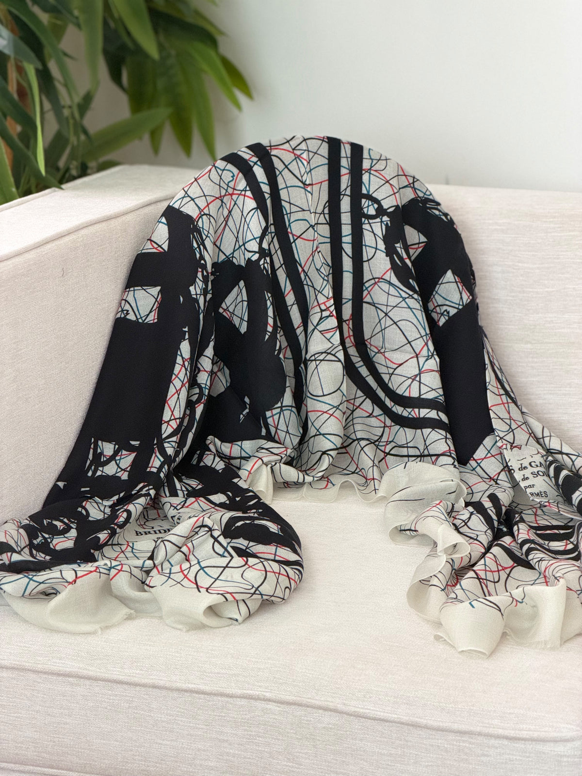 Graphic Silhouette Shawl