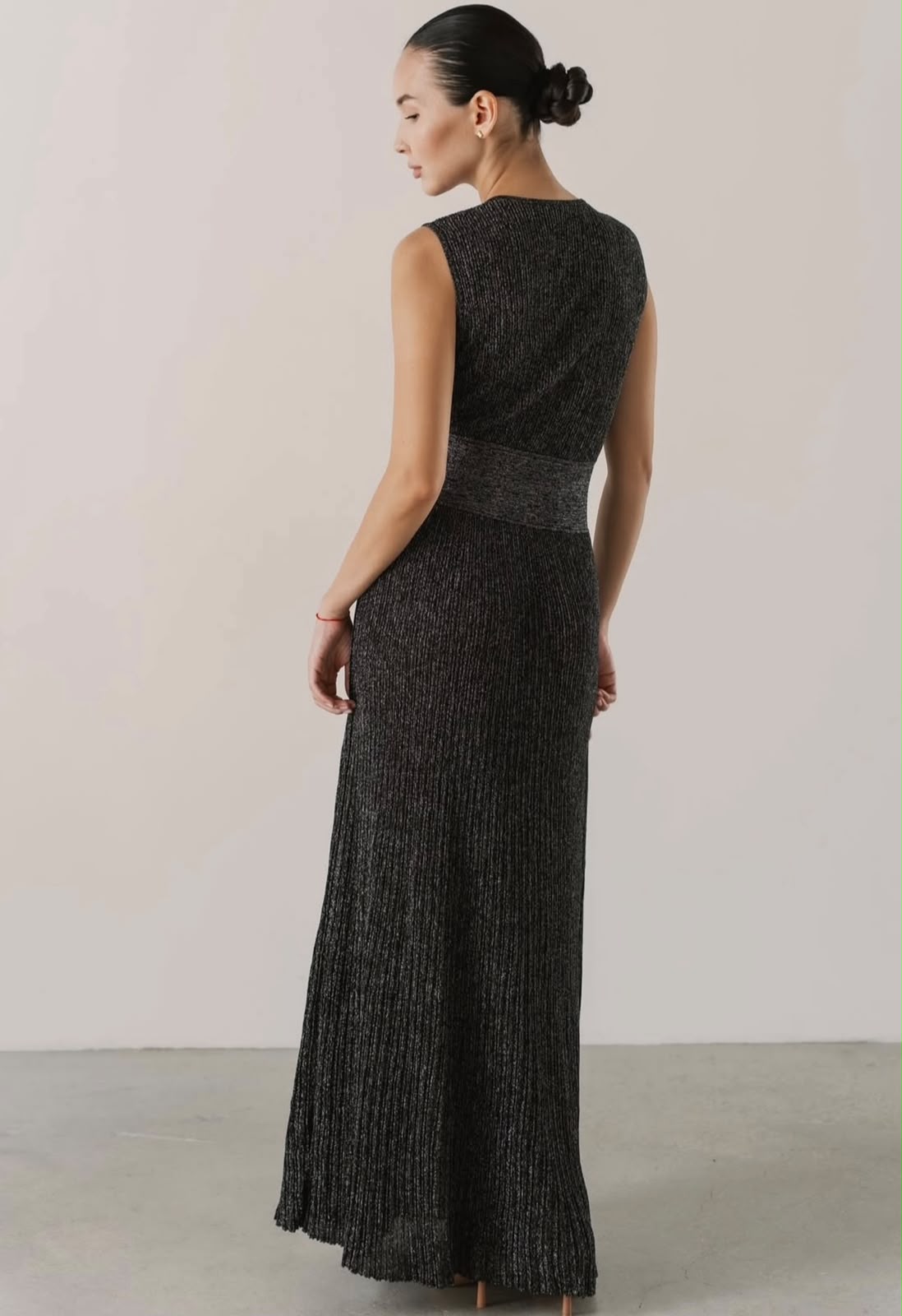 Alaïa Knit V-Neck Maxi Dress)