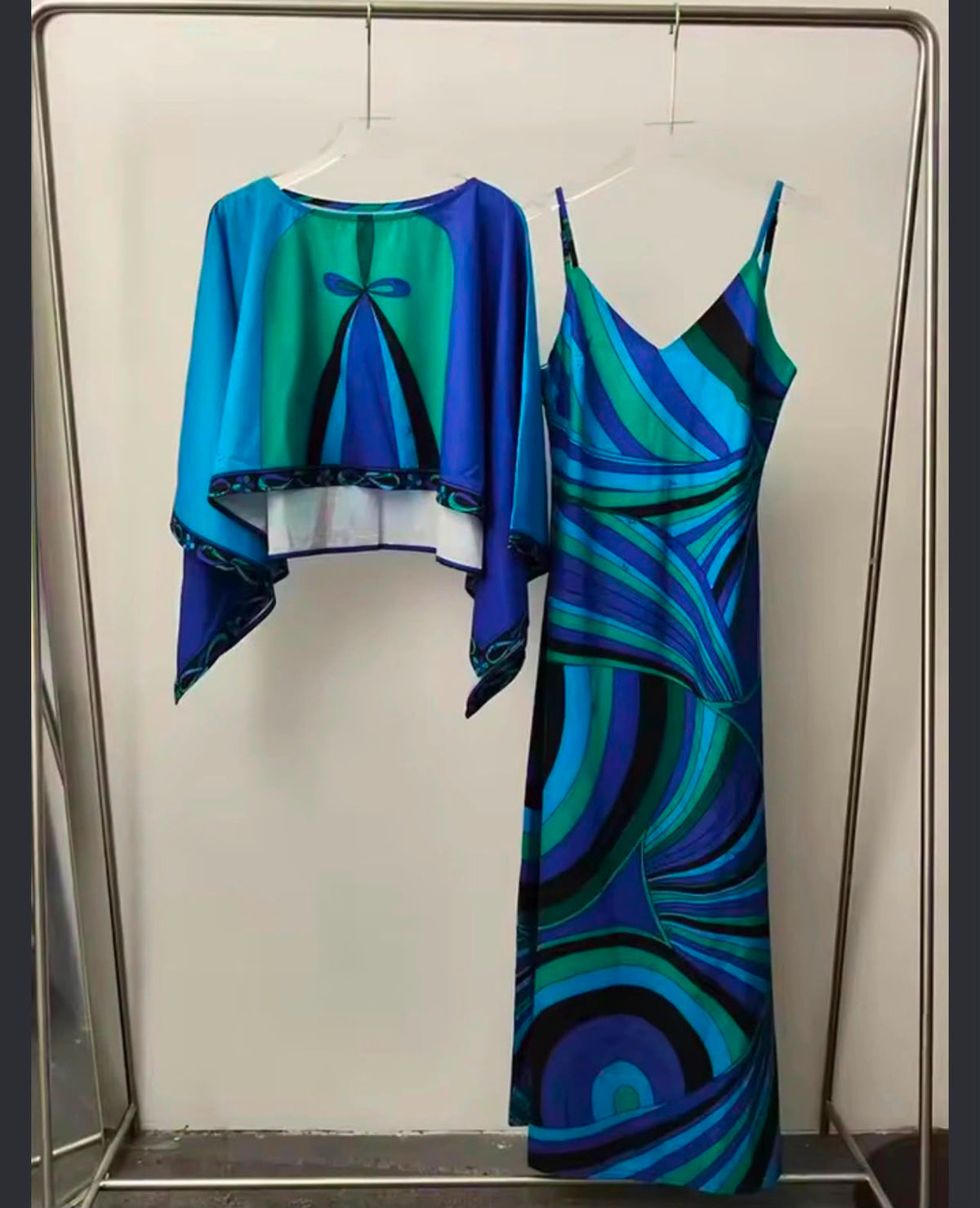 PUCCI Cape-style overlay