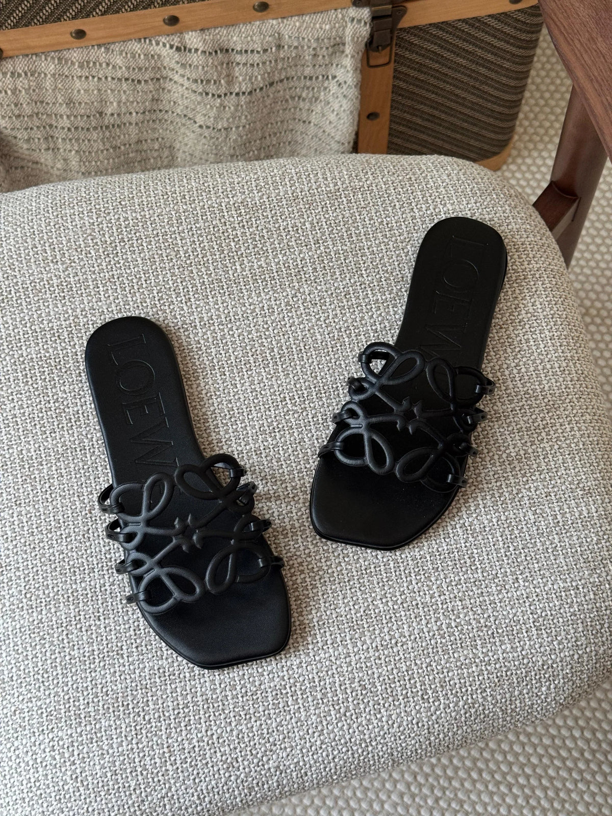 LOEWE Petal Anagram Slides
