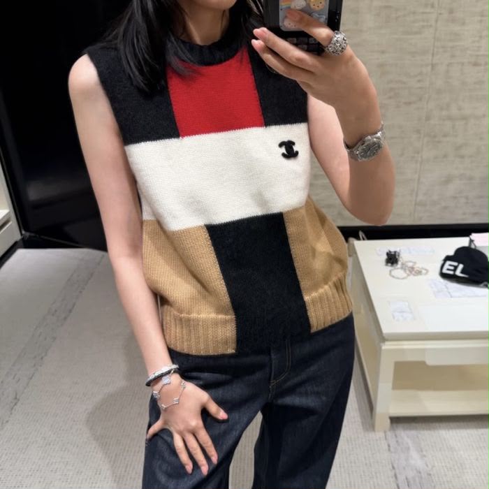 CHANEL Sleeveless Colourblock Top