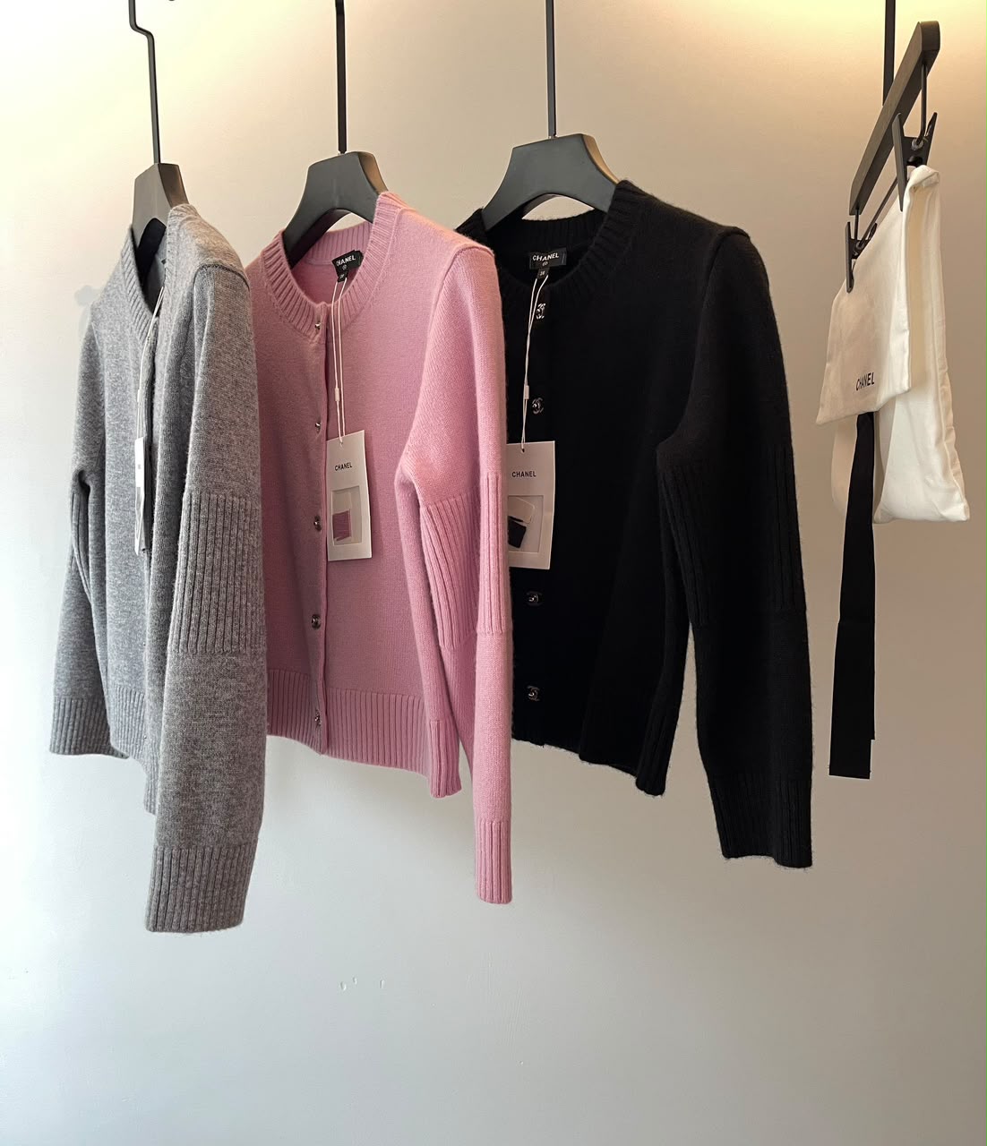 CHANEL Ribbed-Sleeve Button-Front Cardigan