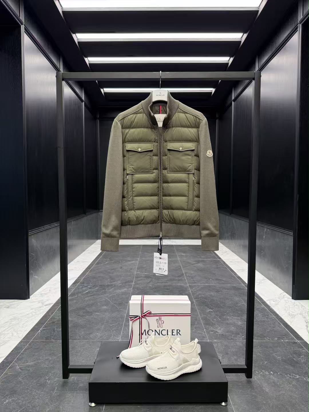 MONCLER Quilted-Front Chest-Pocket Zip Jacket