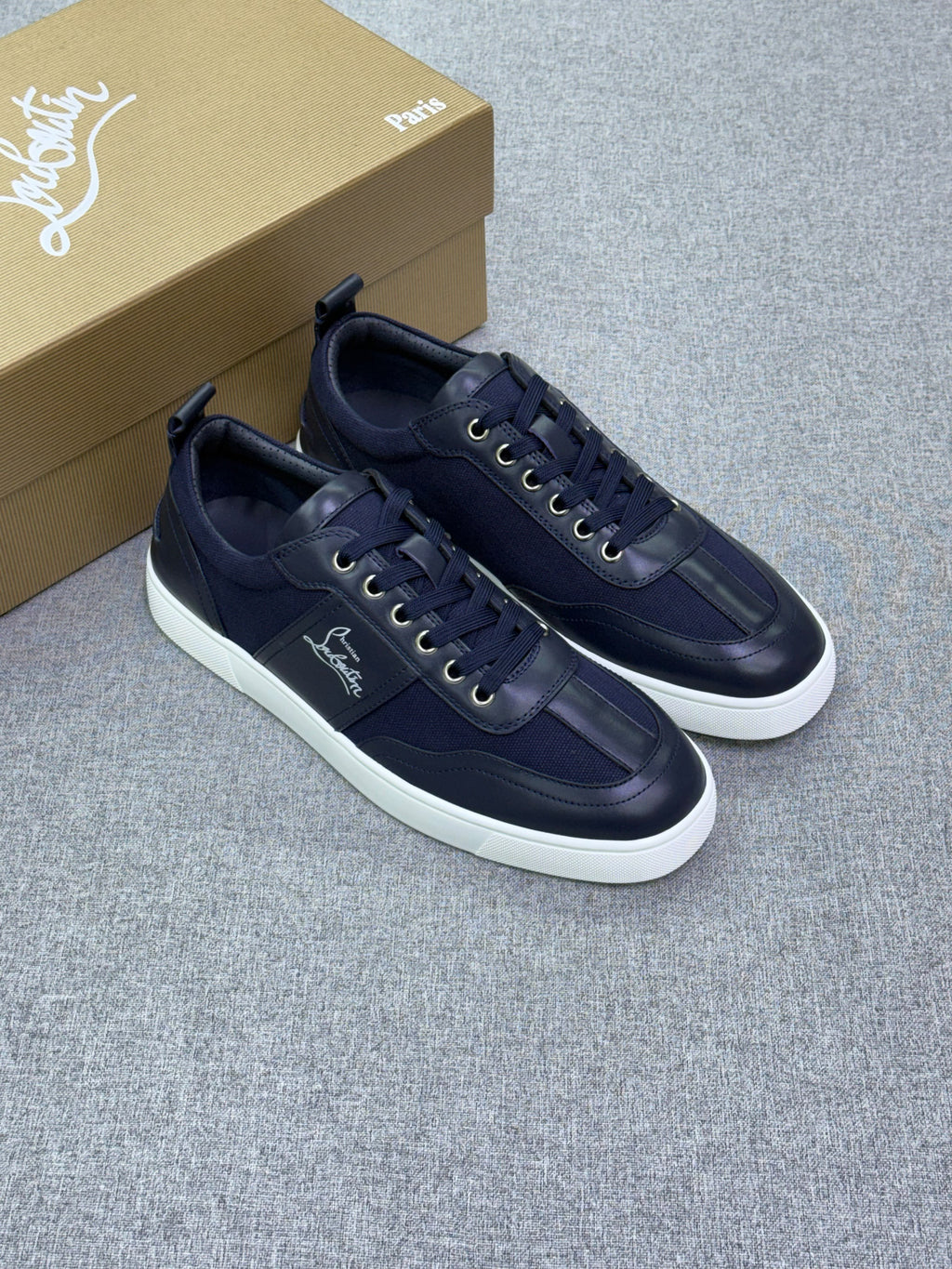 Christian Louboutin Logo-Panel Low-Top Sneakers
