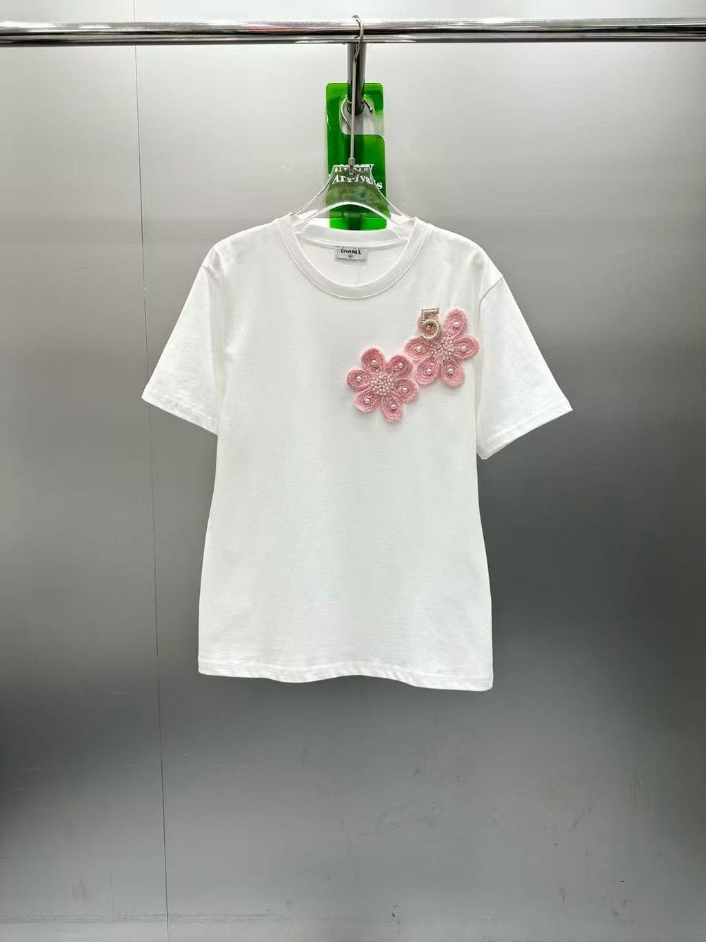 CHANEL Pink Floral-Applique Crewneck T-Shirt