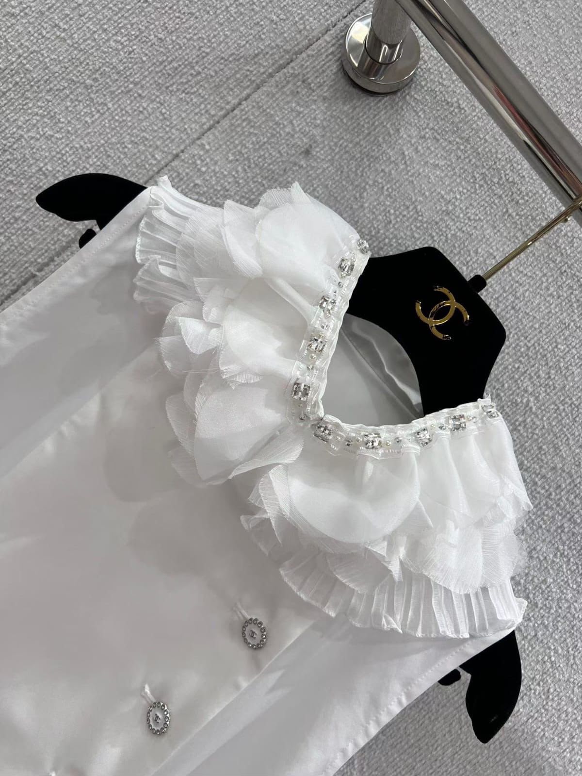 CHANEL Ruffle-Collar Sleeveless Blouse