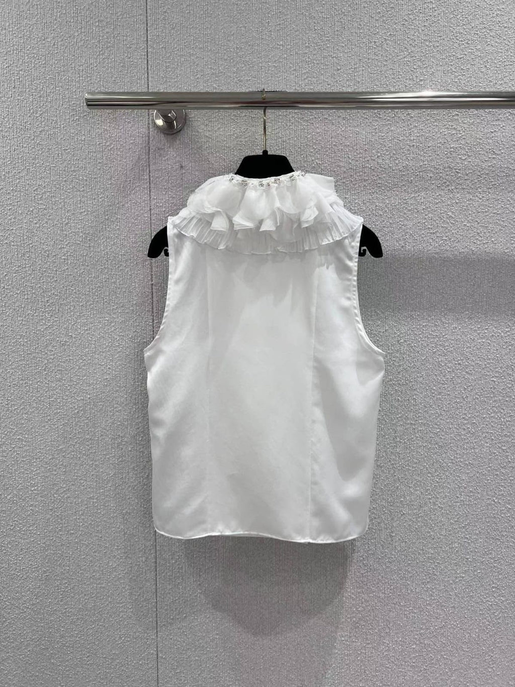 CHANEL Ruffle-Collar Sleeveless Blouse