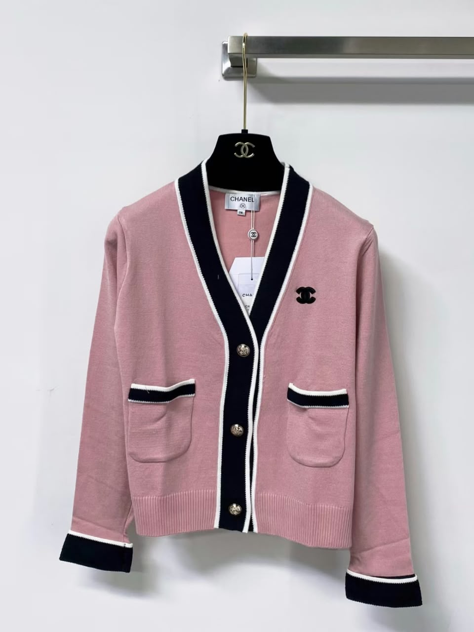 CHANEL Contrast-Trim V-Neck Pocket Cardigan