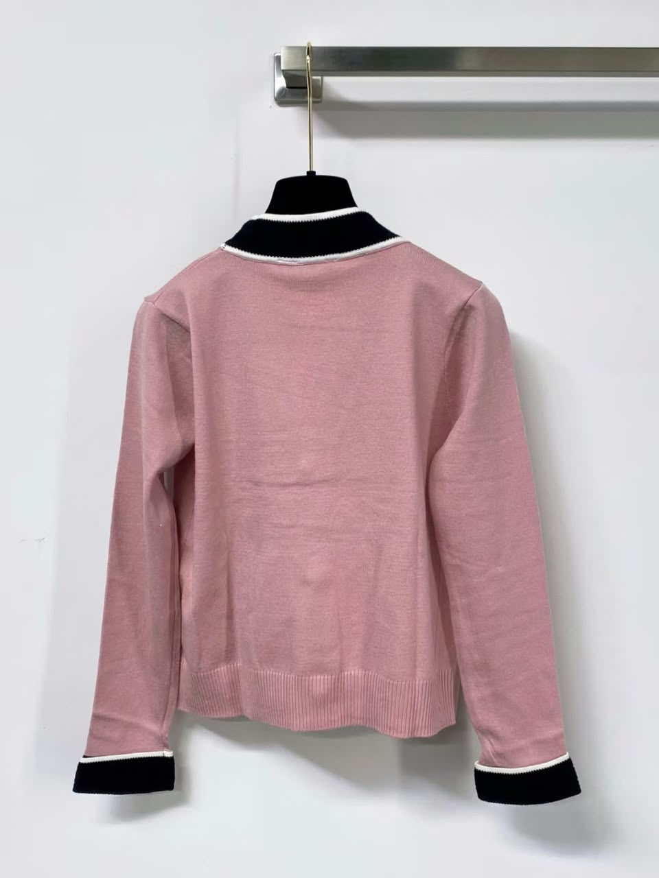 CHANEL Contrast-Trim V-Neck Pocket Cardigan