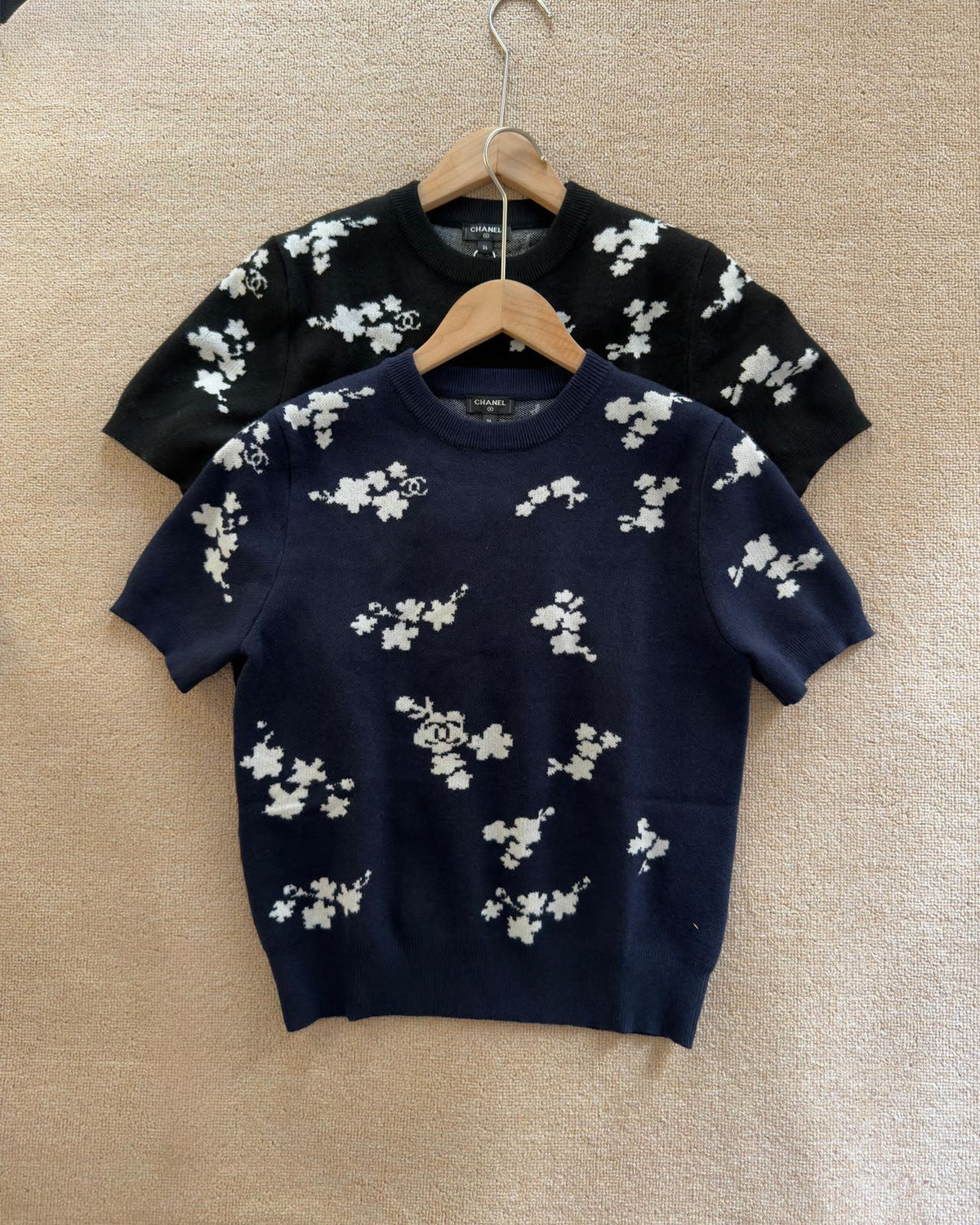 CHANEL Floral-Motif Short-Sleeve Knit Top