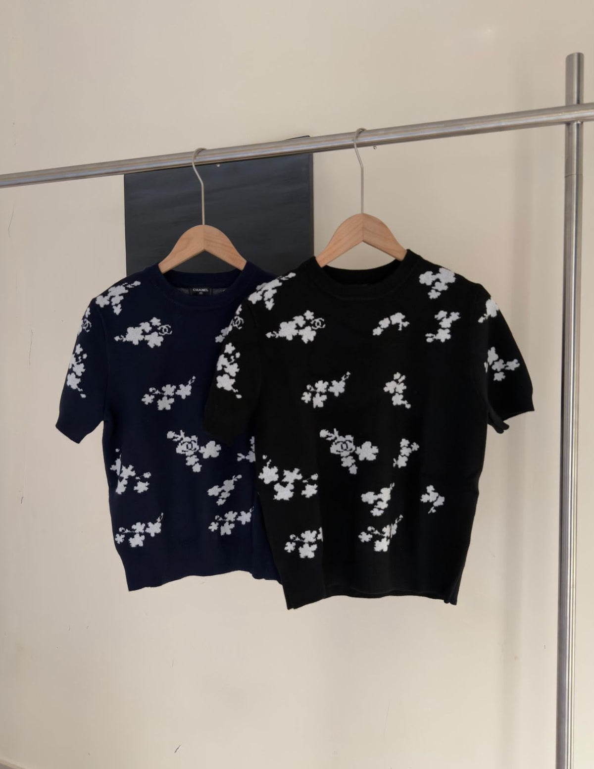 CHANEL Floral-Motif Short-Sleeve Knit Top
