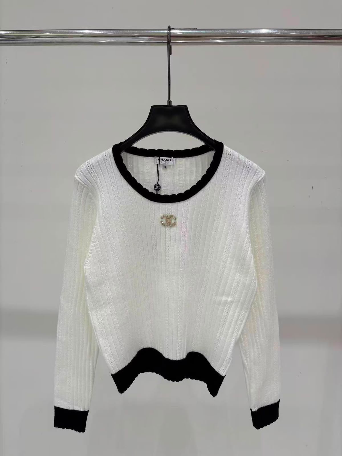 CHANEL Contrast-Trim Scalloped Knit Sweater
