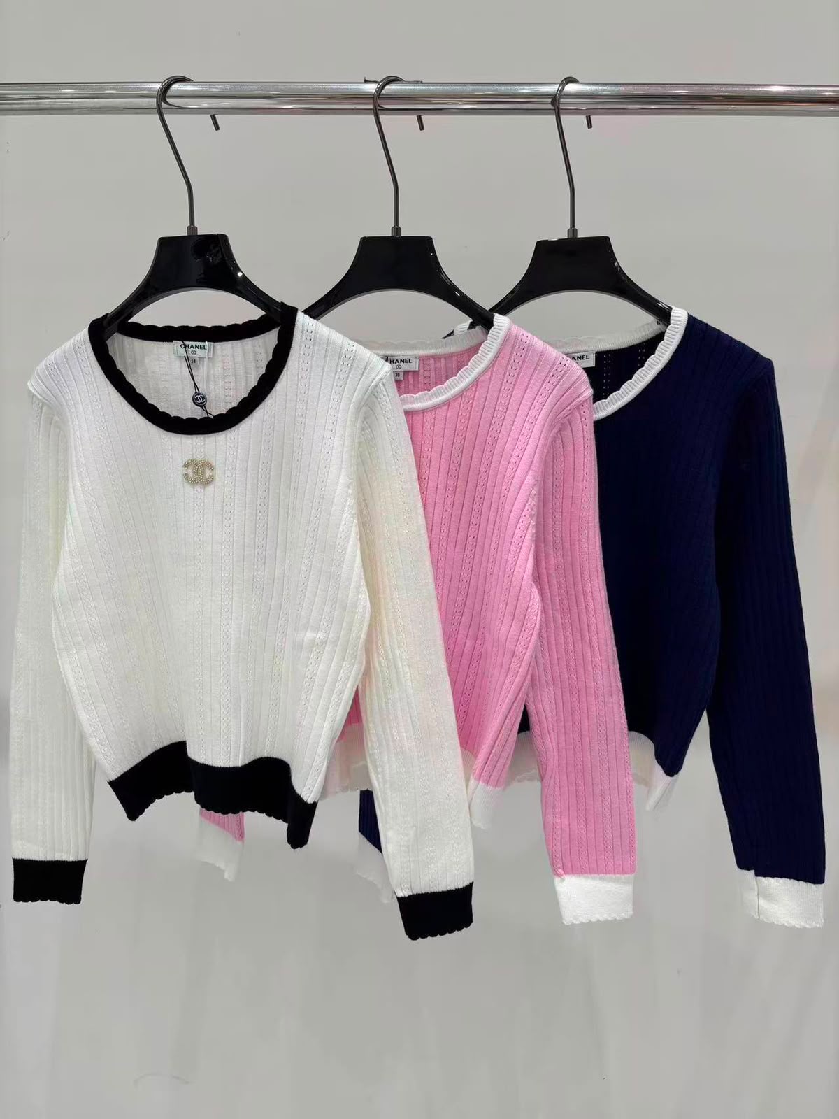 CHANEL Contrast-Trim Scalloped Knit Sweater
