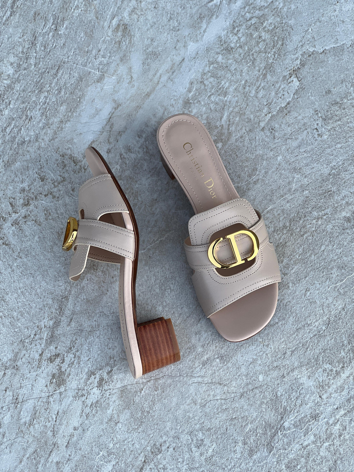 Dior Montaigne Slides