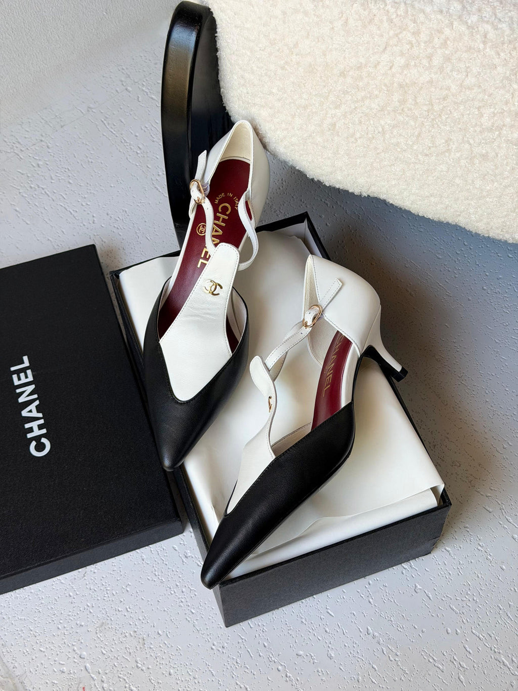 CHANEL Slingbacks - Lambskin & patent calfskin