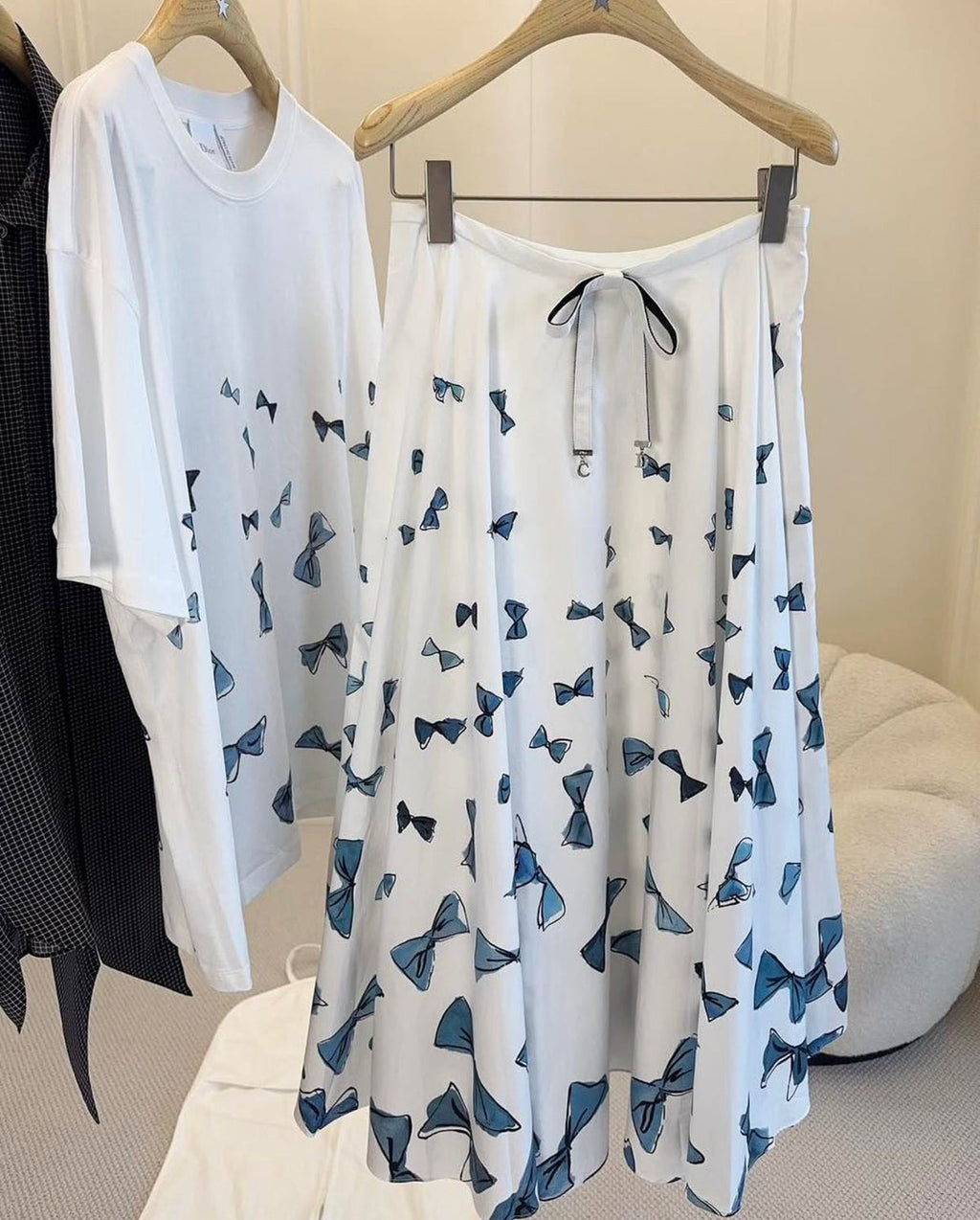 Dioriviera Short-Sleeved Blouse White Cotton Poplin with Blue Dior Bows