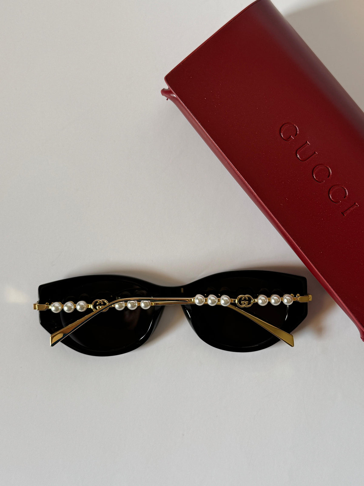 Gucci Cat-eye frame sunglasses
