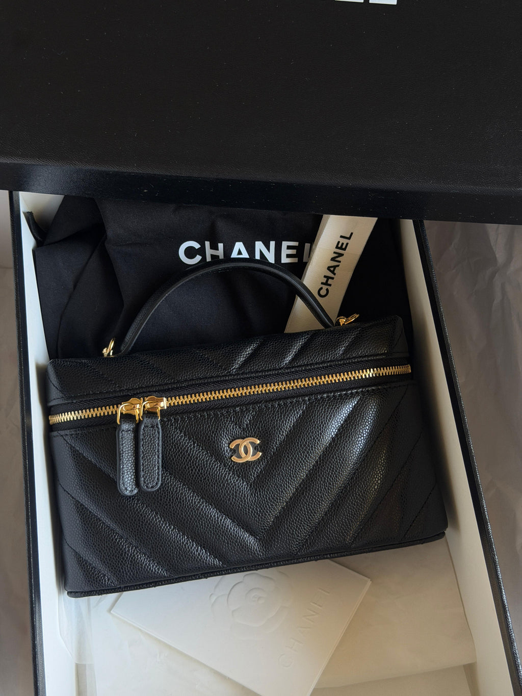 Chanel vanity bag with chain