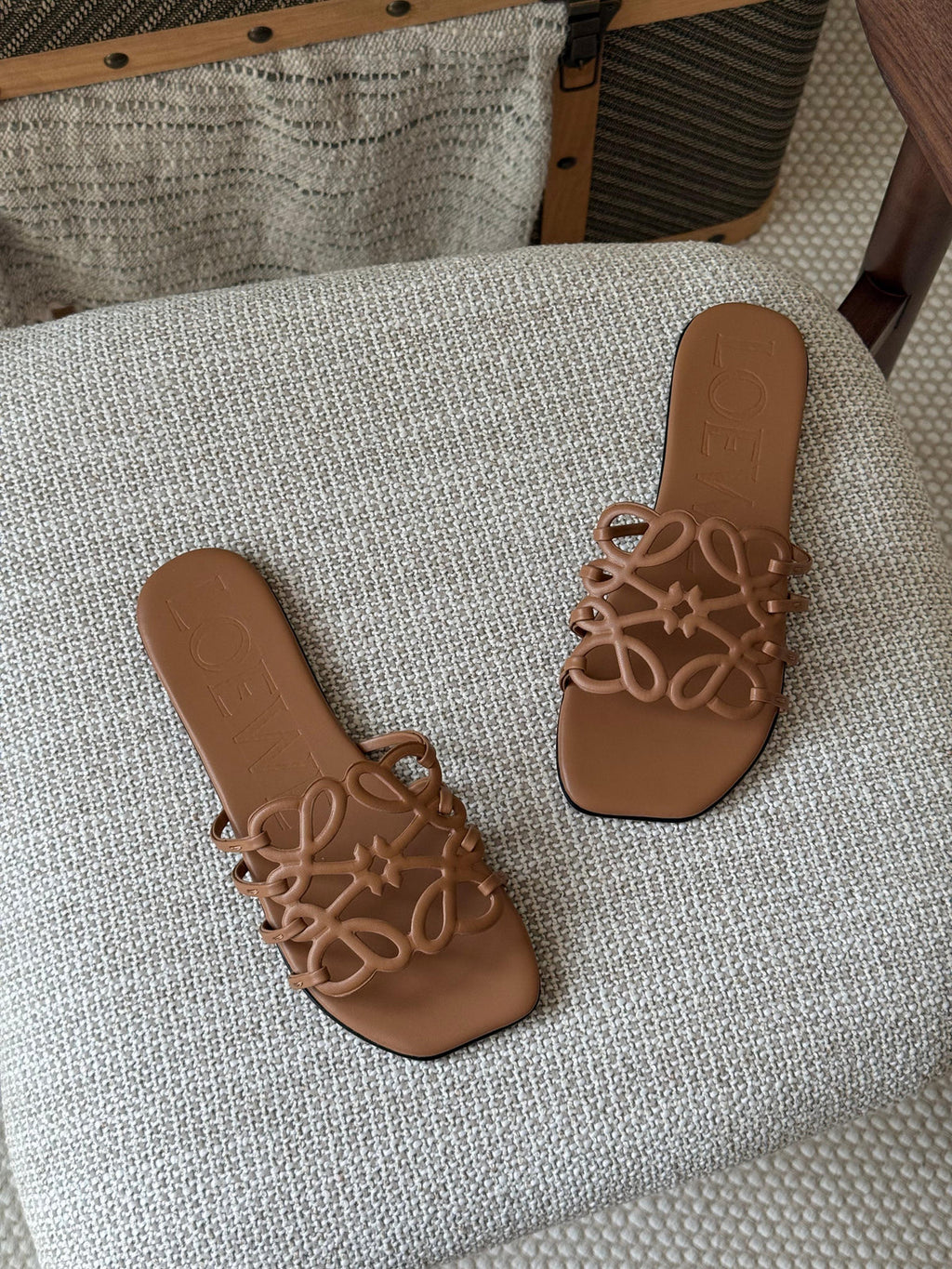 LOEWE Petal Anagram Slides