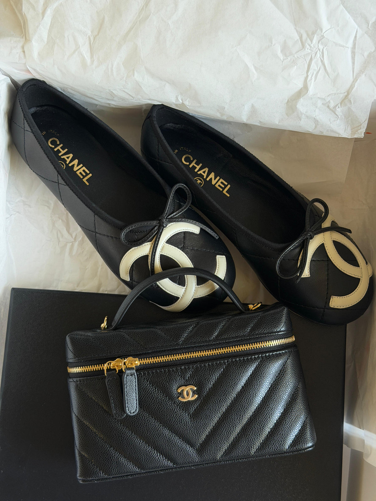 Chanel vanity bag with chain