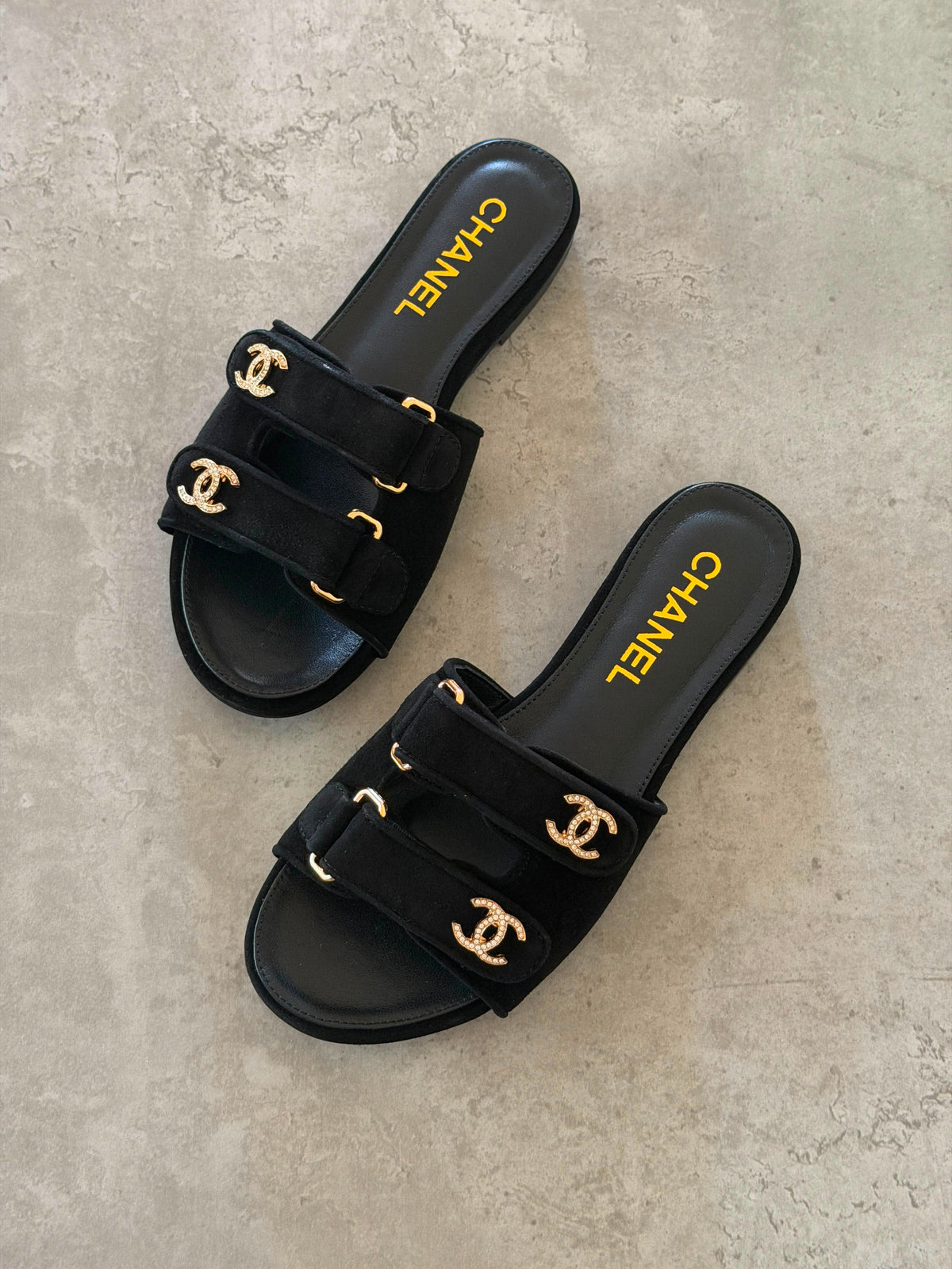 Chanel flat sandals in Suede