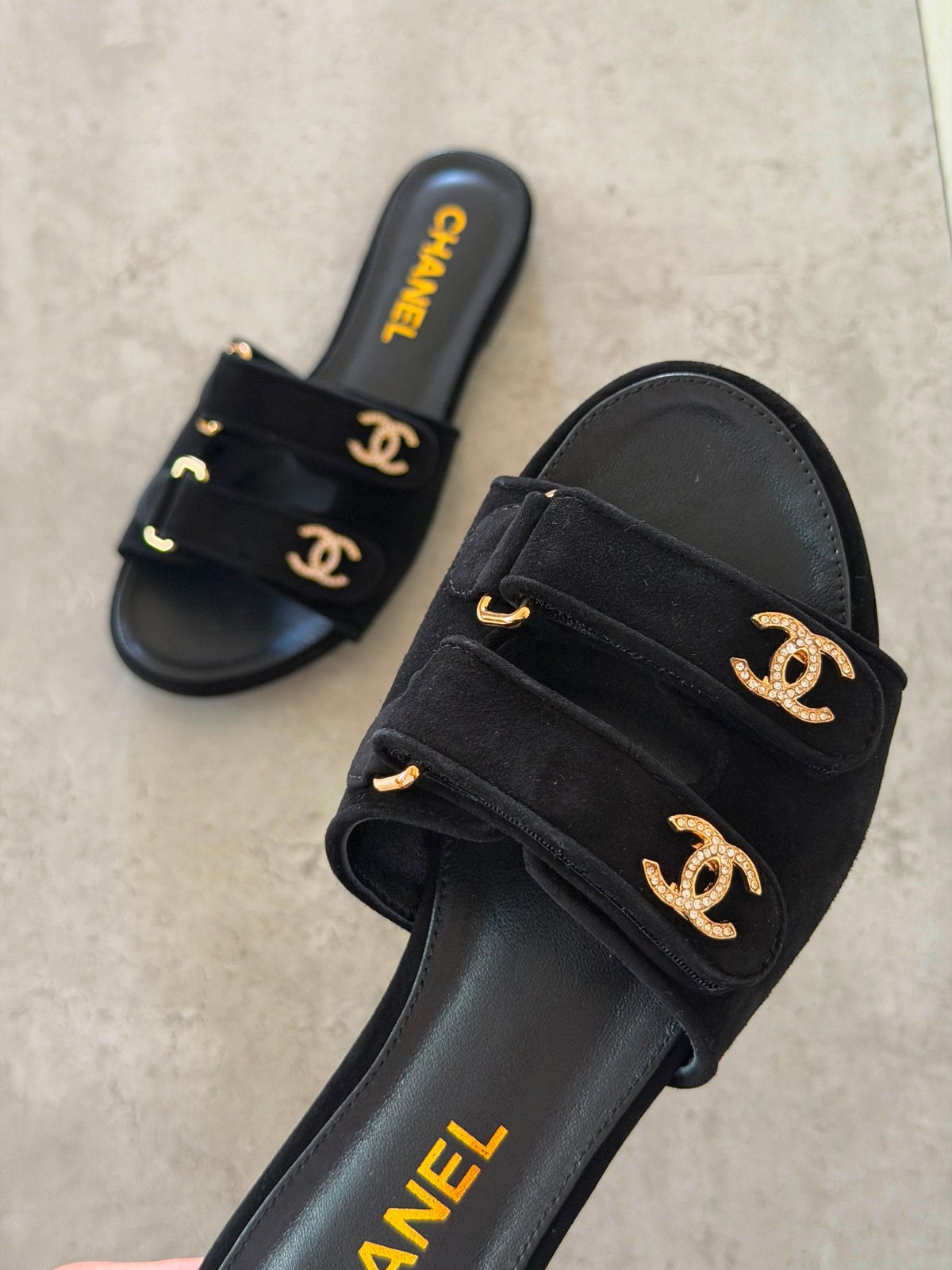 Chanel flat sandals in Suede