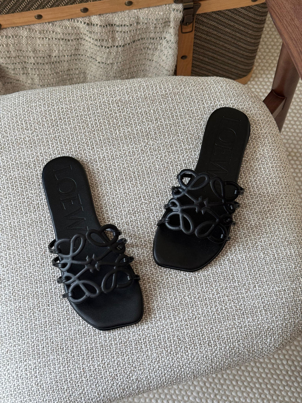 LOEWE Petal Anagram Slides
